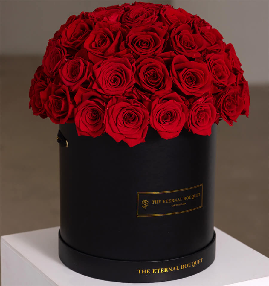 Everlasting rose box, grand bouquet of preserved red roses